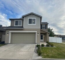 10215 W January Ct in Cheney, WA - Building Photo