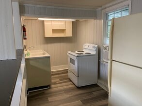 330 1/2 North White Street, Unit Apt. A (downstairs) in Carrollton, GA - Building Photo - Building Photo