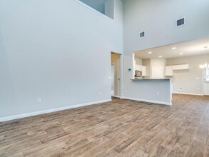 14102 Macquarie Dr in Pflugerville, TX - Foto de edificio - Building Photo