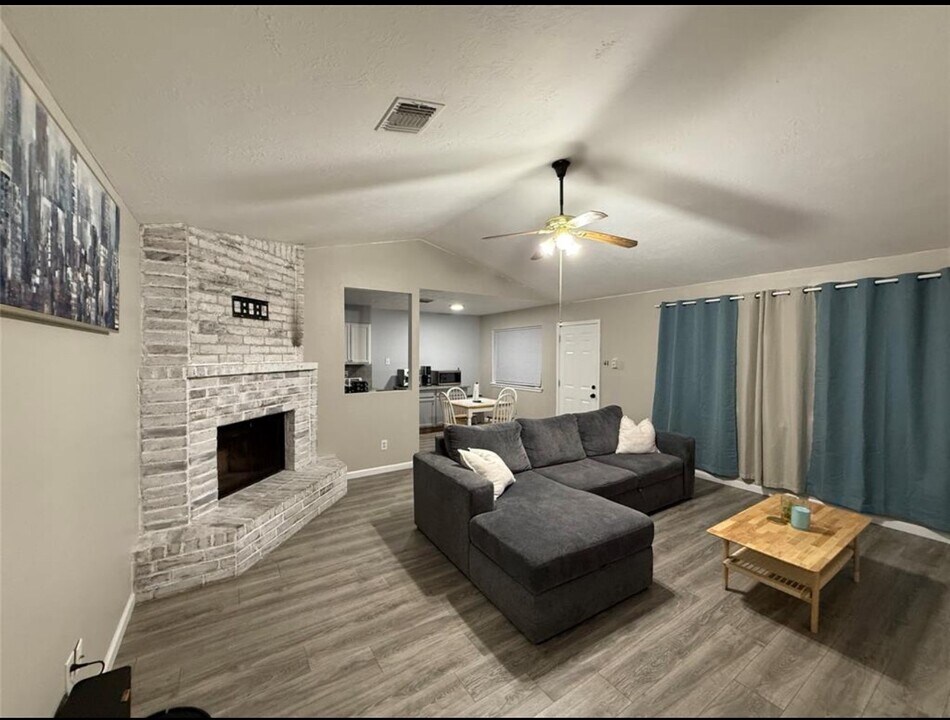 2714 Skelton Dr in Houston, TX - Building Photo