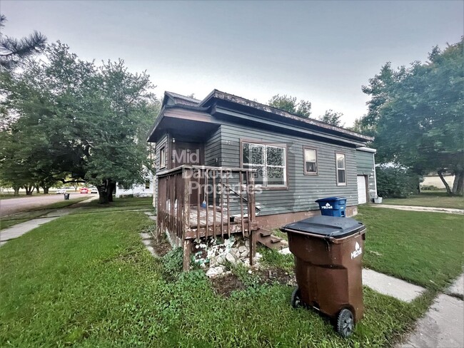 property at 901 N Wisconsin St