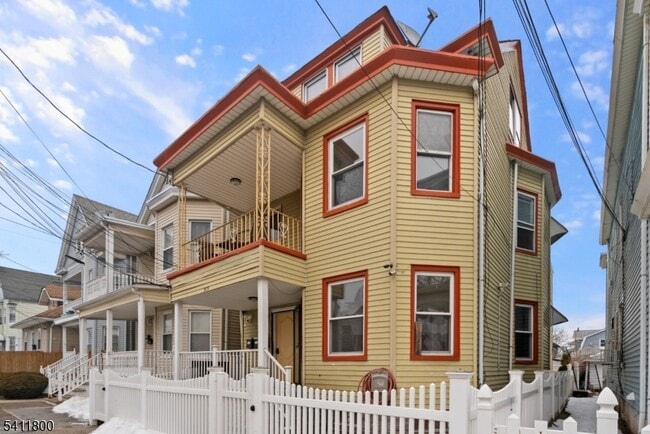 property at 315 E 18th St