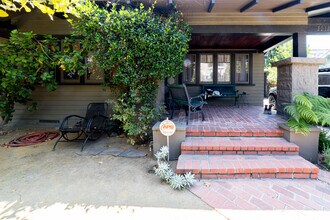 5316 La Cresta Ct in Los Angeles, CA - Building Photo - Building Photo