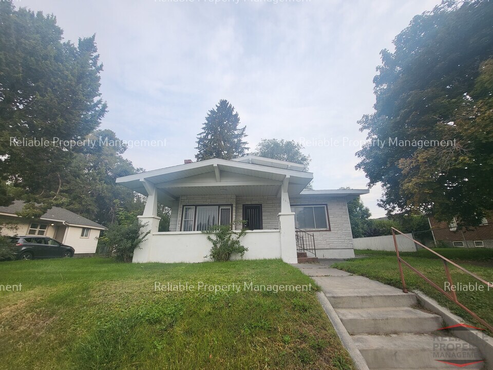 283 4th St in Idaho Falls, ID - Building Photo