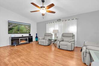 7099 Pond View Ct in Spring Hill, FL - Foto de edificio - Building Photo