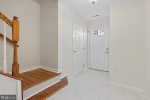 407 Susan Cir in North Wales, PA - Building Photo