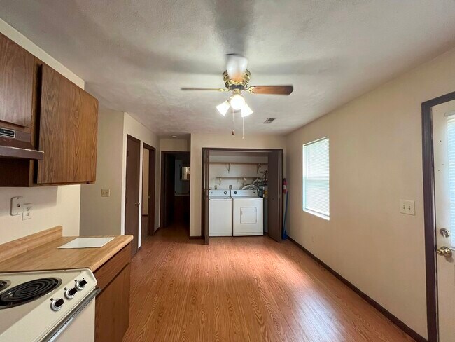 343 N Glenwood Ave, Unit # D in Springfield, IL - Building Photo - Building Photo