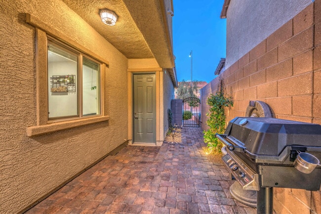 993 River Garden Ct in Henderson, NV - Foto de edificio - Building Photo