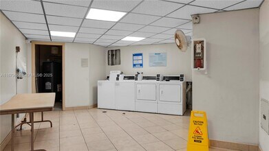 6301 N Falls Cir Dr in Lauderhill, FL - Building Photo - Building Photo