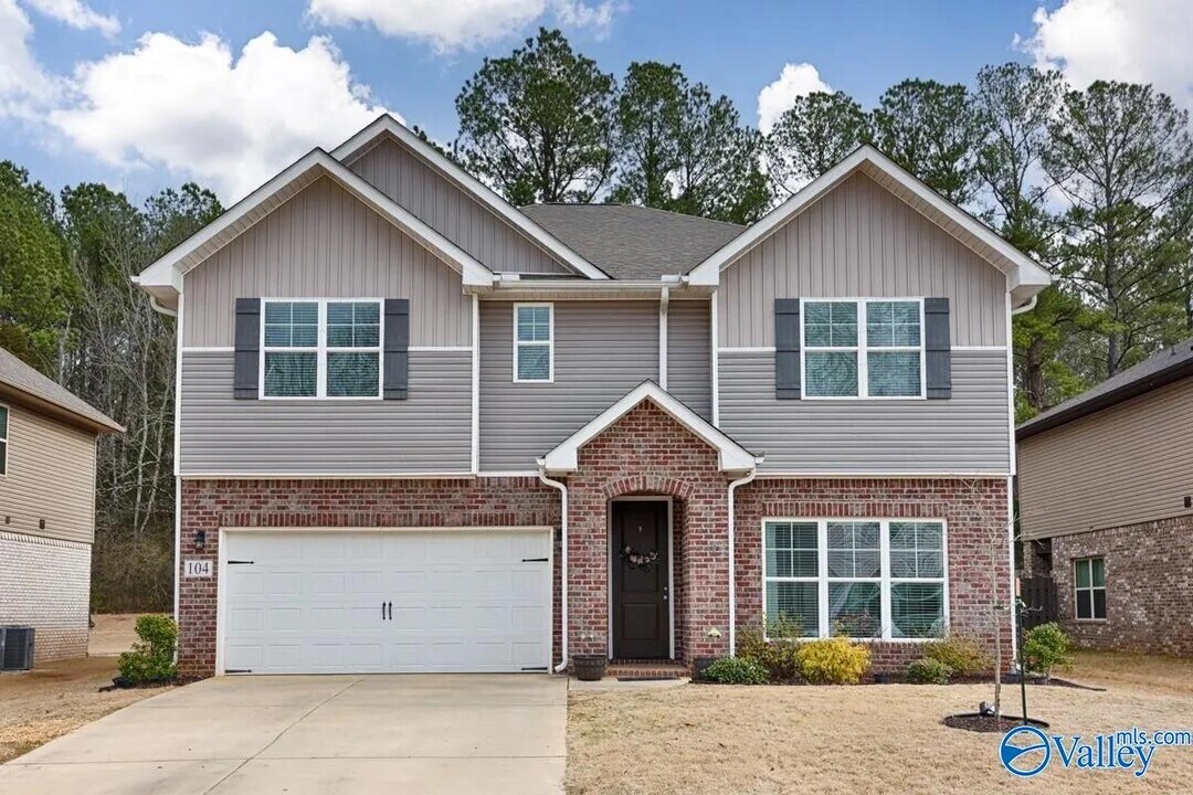 104 Pitalo St in Madison, AL - Building Photo