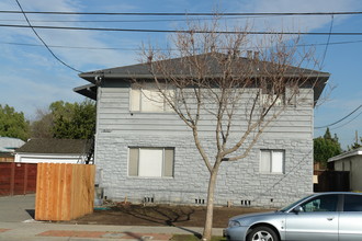 1355 Jefferson St in Santa Clara, CA - Foto de edificio - Building Photo