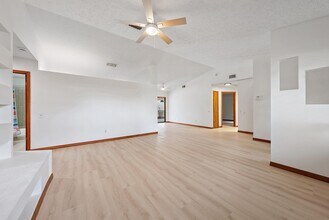 489 SE Evergreen Terrace in Port St. Lucie, FL - Foto de edificio - Building Photo