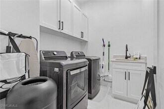 1923 SW 27th Terrace in Cape Coral, FL - Building Photo - Building Photo