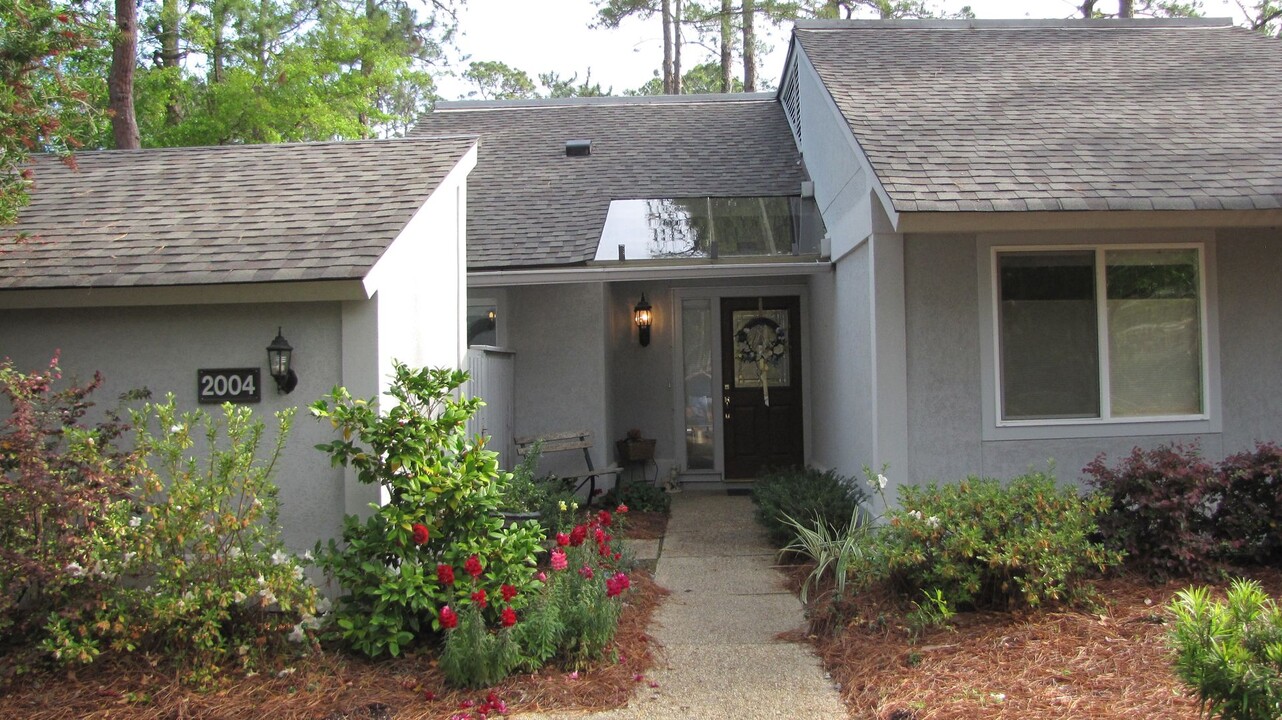 1 High Bluff Rd in Hilton Head Island, SC - Building Photo