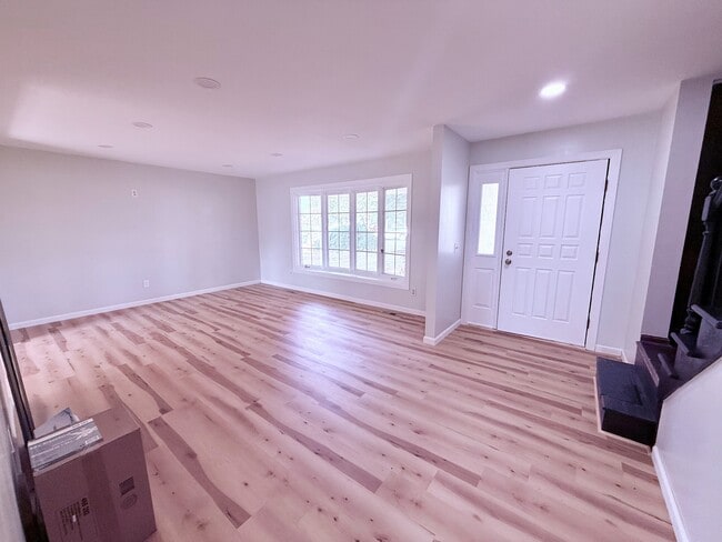 6686 Hythe St NW in Canton, OH - Building Photo - Building Photo