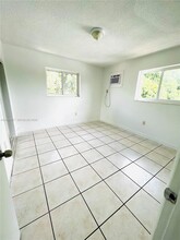 2121 SW 4th St in Miami, FL - Foto de edificio - Building Photo