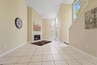 10855 Meadowglen Ln in Houston, TX - Building Photo - Building Photo