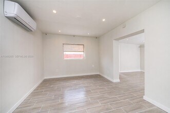 10954 SW 157th Terrace in Miami, FL - Foto de edificio - Building Photo