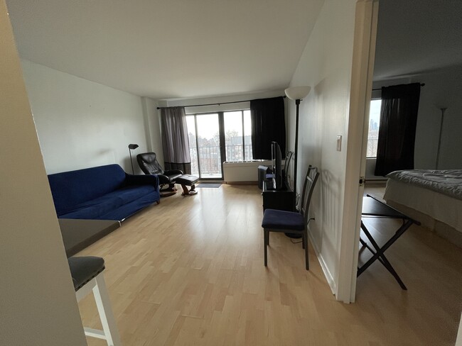property at 2540 Shore Blvd