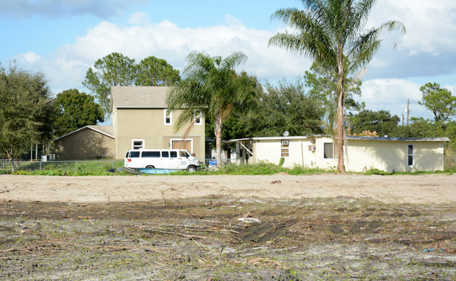 Manatee Village IV in Ruskin, FL - Building Photo - Building Photo