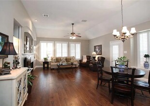 8600 Ironwood Dr in Irving, TX - Building Photo - Building Photo