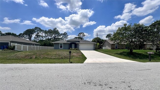 963 Lyons Cir NW in Palm Bay, FL - Building Photo - Building Photo