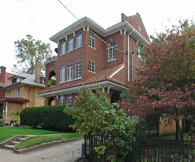 1527 Quarrier St in Charleston, WV - Building Photo - Building Photo