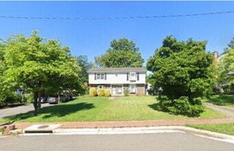 113 Catoctin Cir NE in Leesburg, VA - Building Photo - Building Photo