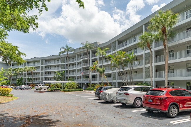 4020 W Palm Aire Dr
