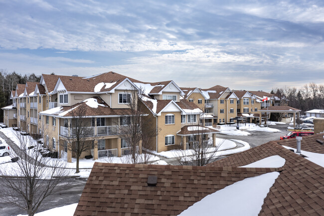 The Court at Pringle Creek in Whitby, ON - Building Photo - Building Photo