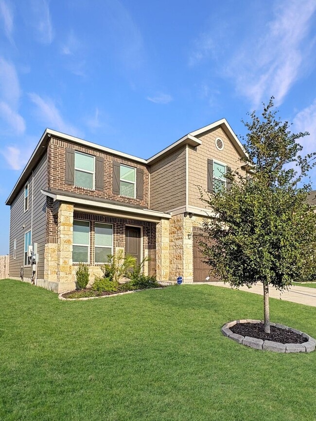 3910 Sunfield Dr in Seguin, TX - Building Photo - Building Photo