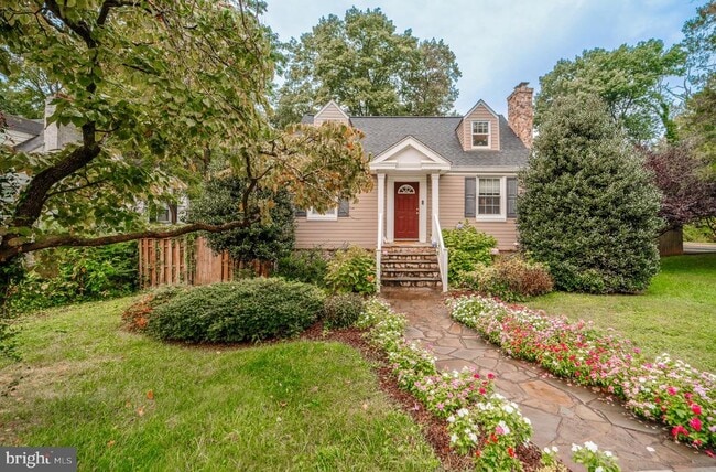 property at 2900 Monroe Pl