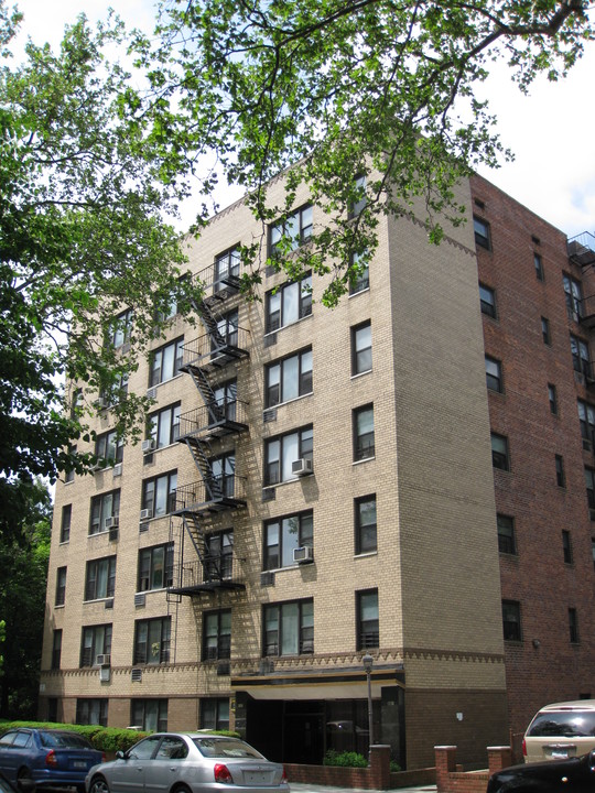 860 E 18th St in Brooklyn, NY - Building Photo