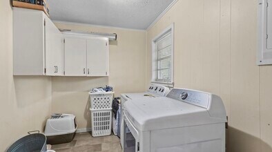 308 SW Johnson St in De Kalb, TX - Building Photo - Building Photo