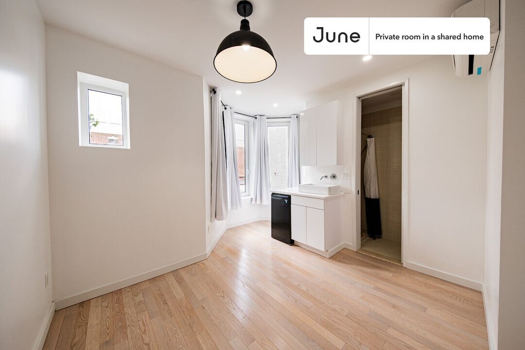 Room in Shared 4 bed/4 bath home in Brooklyn, NY - Building Photo