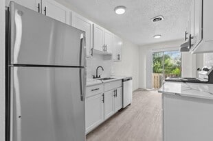 Sterling Lake - Sterling Heights, MI in Sterling Heights, MI - Building Photo