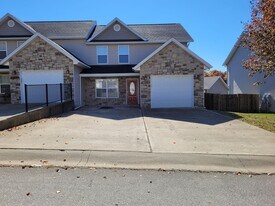 16217 Holy Cross Ln in St. Robert, MO - Building Photo