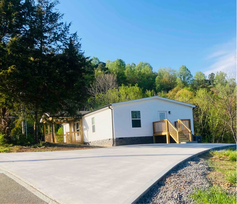 9556 Crisman Rd in Heiskell, TN - Building Photo
