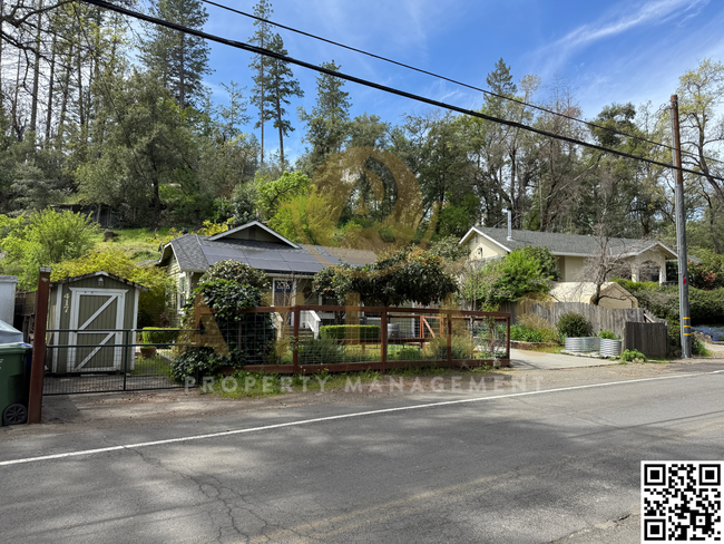 417 College Ave in Angwin, CA - Foto de edificio - Building Photo