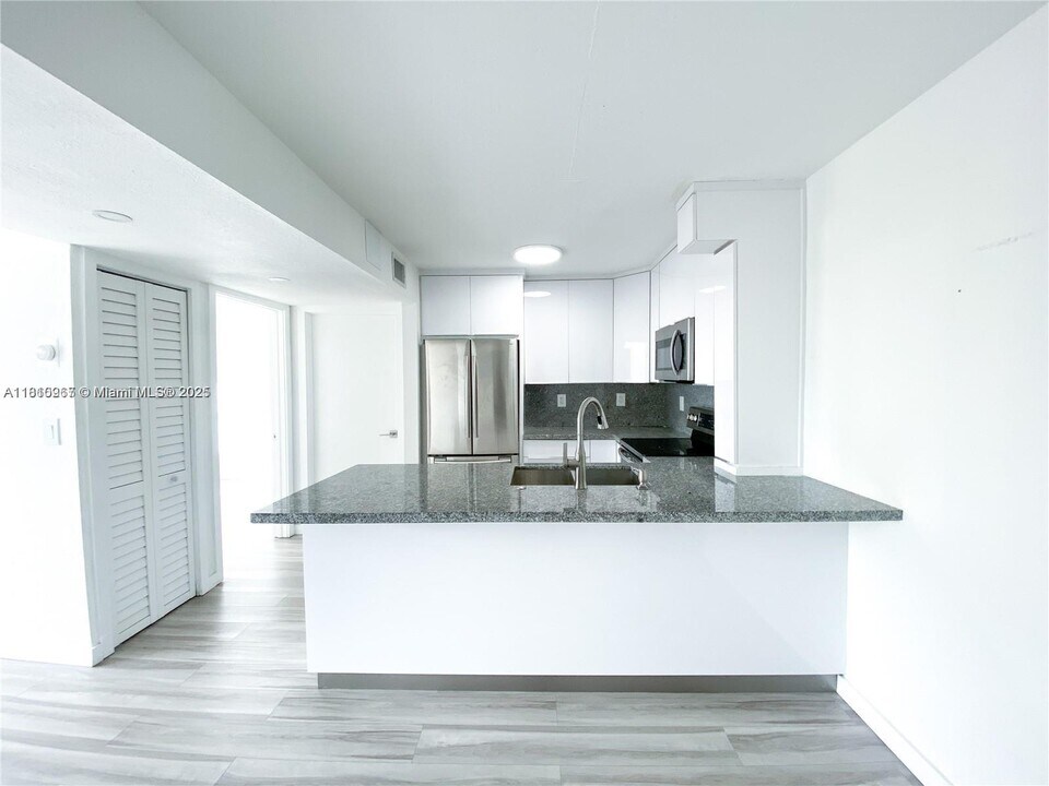 8002 SW 149th Ave in Miami, FL - Building Photo