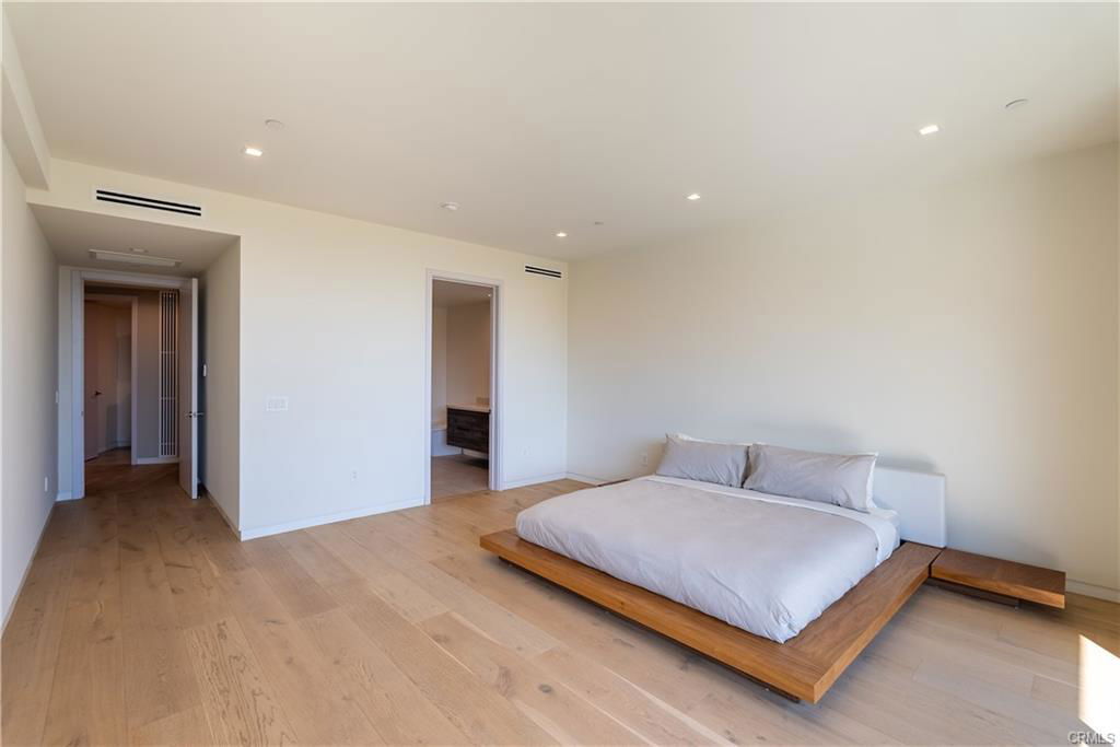1947 Glencoe Way in Los Angeles, CA - Building Photo