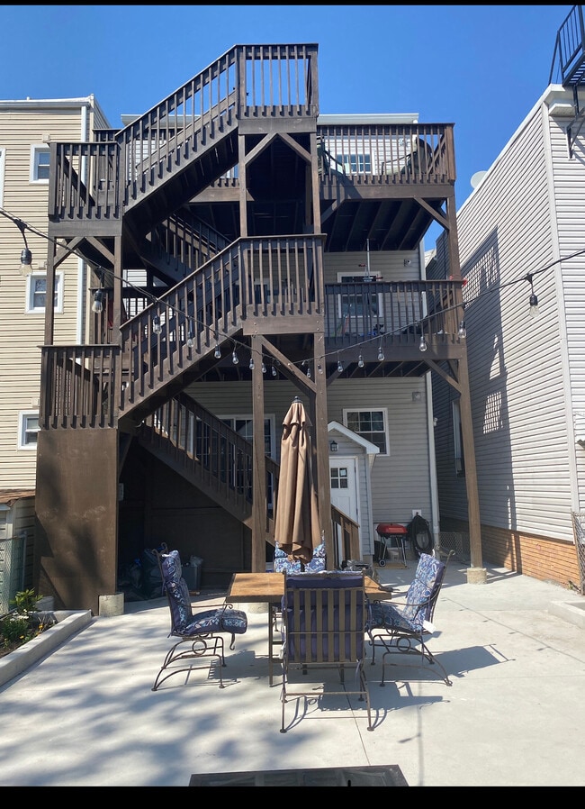 372 Walnut St, Unit B in Newark, NJ - Building Photo - Building Photo