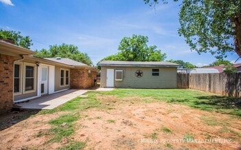 5504 73rd St in Lubbock, TX - Foto de edificio - Building Photo
