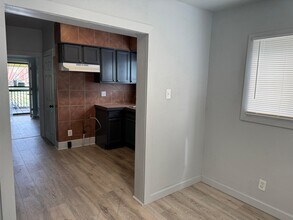 2447 Leslie St in Detroit, MI - Building Photo - Building Photo