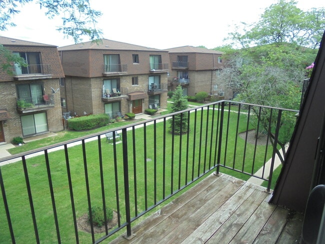 9810 Bianco Terrace in Des Plaines, IL - Foto de edificio - Building Photo