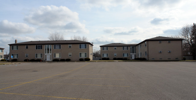 Easpointe Apartments in Eastpointe, MI - Building Photo - Building Photo