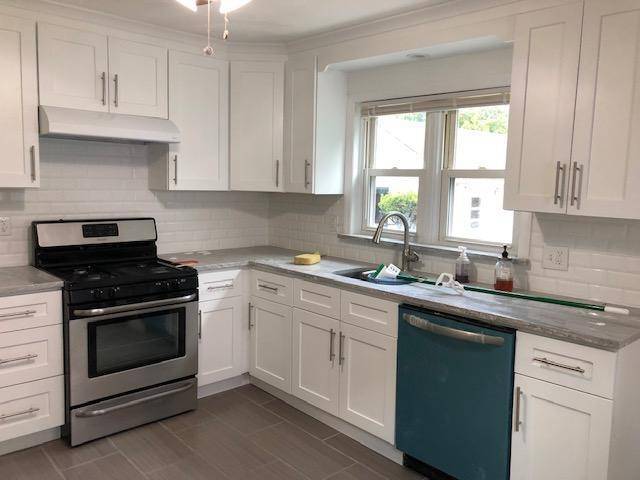 10 E Leech Cir in Glen Cove, NY - Building Photo - Building Photo