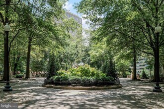 1736 Pine St, Unit 3R in Philadelphia, PA - Building Photo - Building Photo