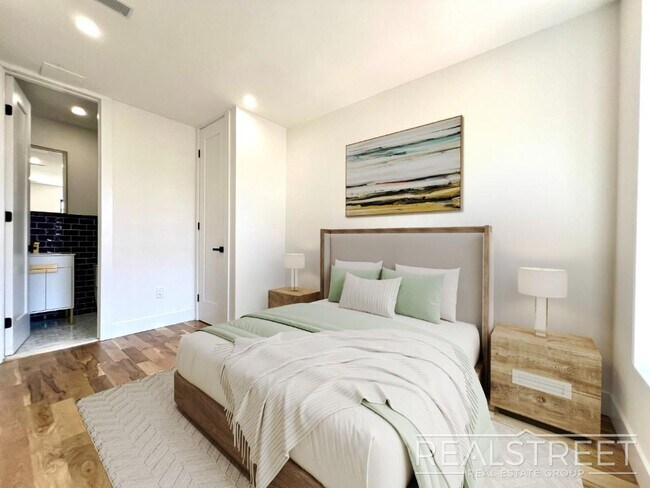 10 Marconi Pl in Brooklyn, NY - Building Photo - Building Photo