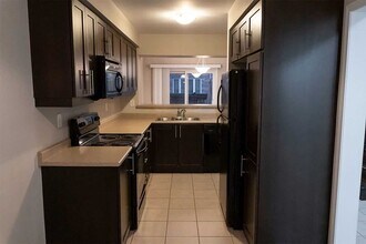 921 Raftis Cres in Milton, ON - Building Photo - Building Photo